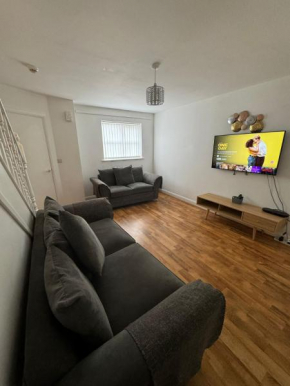 Home Sleeps5-Netflix-Parkg-Near City center Etihad